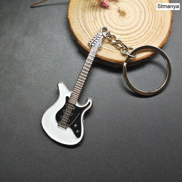 Nuevo llavero de dados de Metal con personalidad, dados, póker, fútbol, ​​guitarra, modelo, llavero de aleación, regalo, llavero de coche 17045